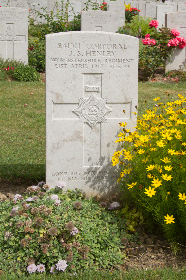 Joseph Stuart Henley headstone at Faubourg D'Amiens cemetery in Arras